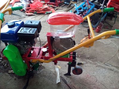 多功能汽油施肥播種器 文山州 汽油播種機(jī)_播種機(jī)參數(shù)_播種機(jī)批發(fā)_播種機(jī)報(bào)價(jià)_曲阜市啟航機(jī)械 - 商國(guó)互聯(lián)網(wǎng)